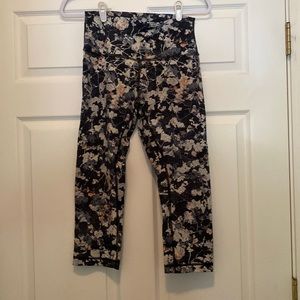 Lululemon size 8 Capri